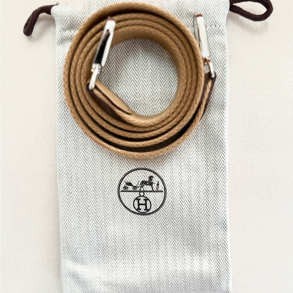 HERMES NIB Mini Evelyne TPM Biscuit Handbag. Clemence Leather/Palladium Hardware - Picture 6 of 13